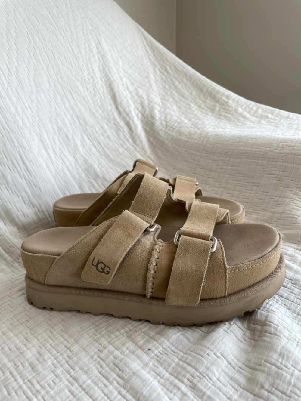 UGG GOLDENSTAR Women's Tan Suede Double-Buckle Platform Slides